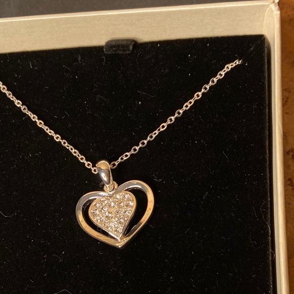 Silver heart and chain sparkle more than pictures - Picture 2 of 5